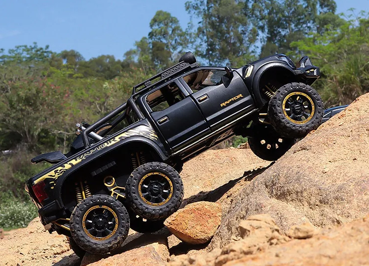 Caminhonete Raptor Off-Road com Moto